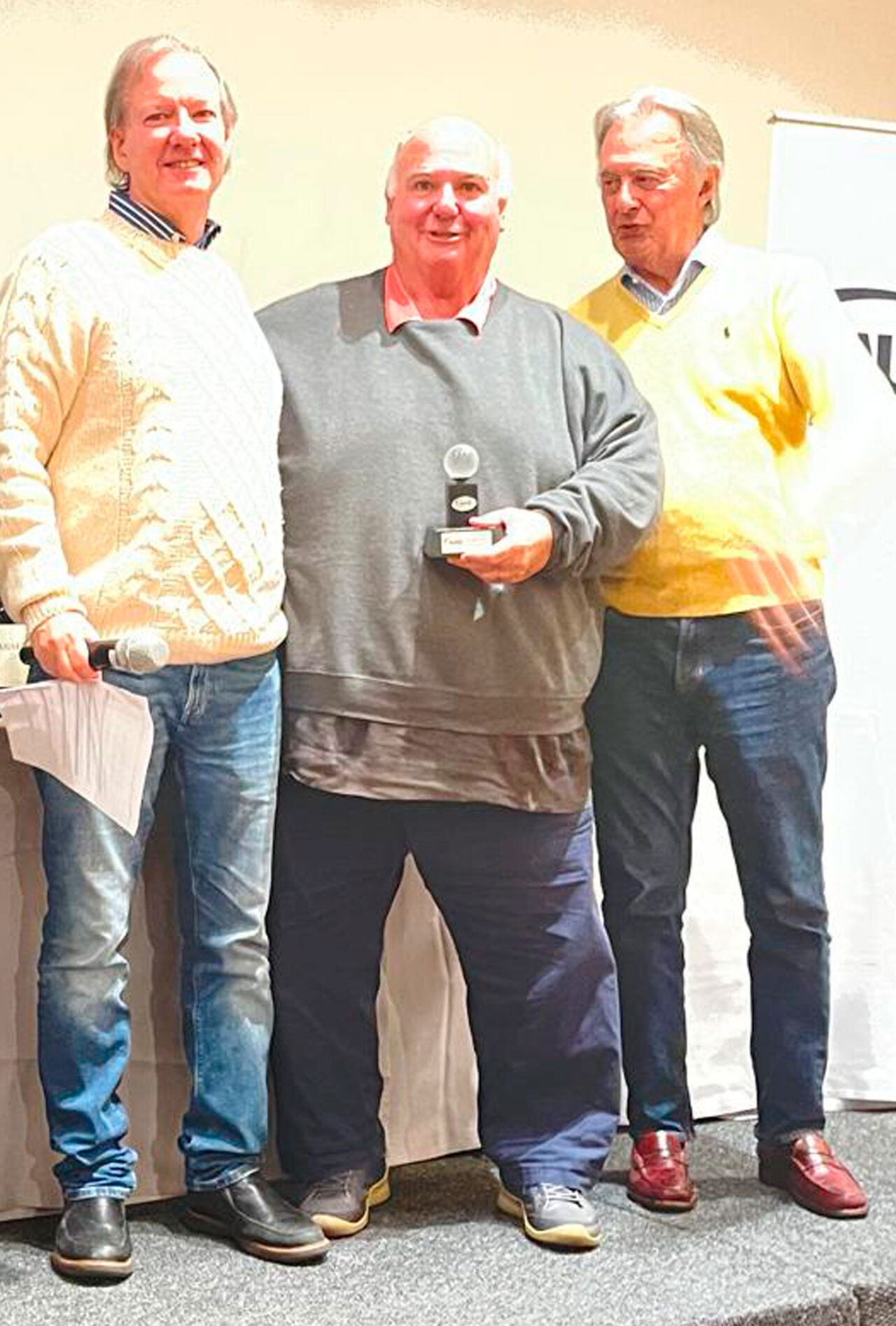 Carlos De León